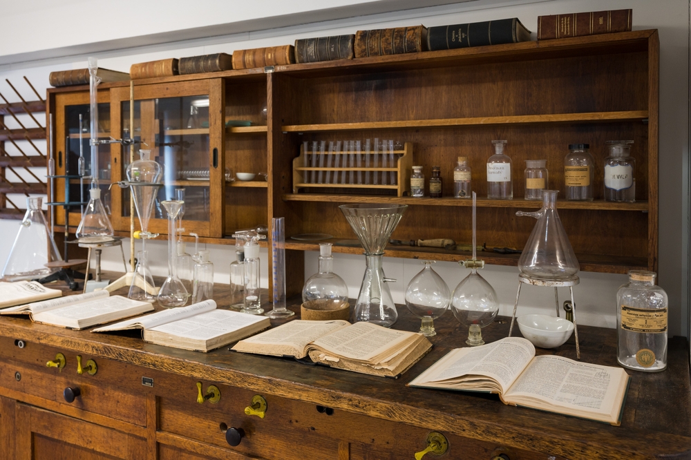 Evolution of school laboratories