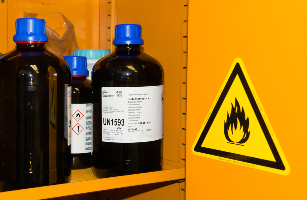 Flammable chemicals storage cabinet